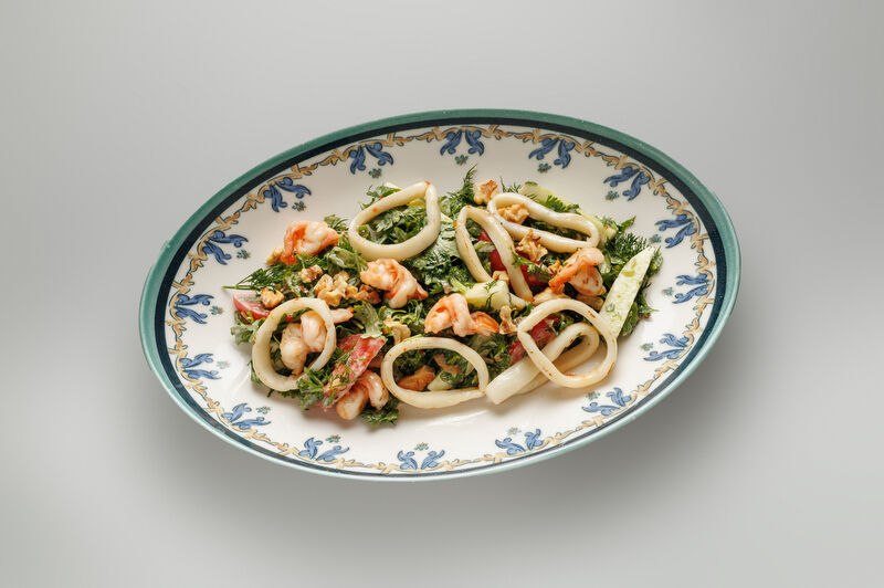  Cycladic salad with squid, shrimp and anchovies