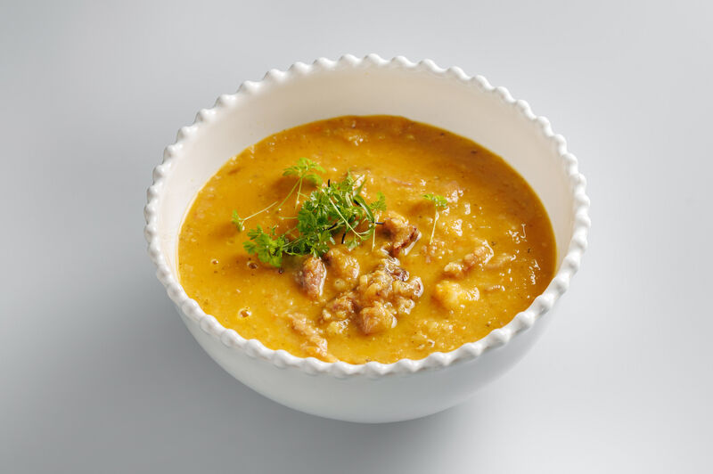 Lentil soup with stewed pork