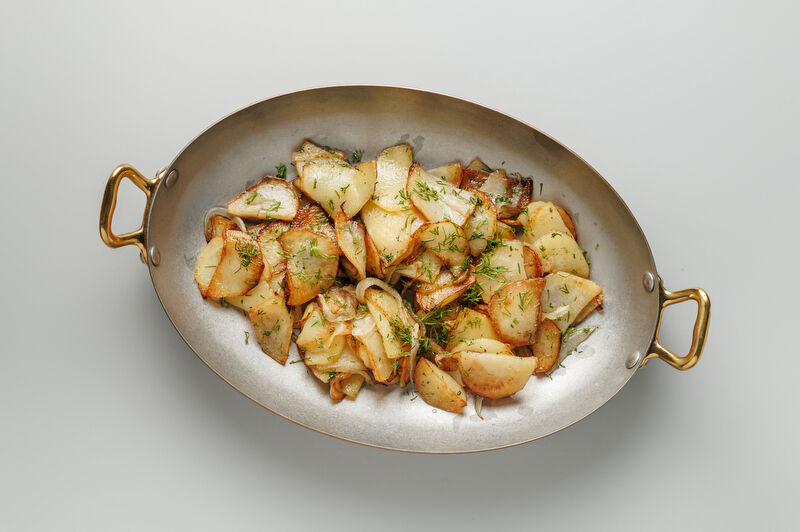 Жареный картофель с луком 