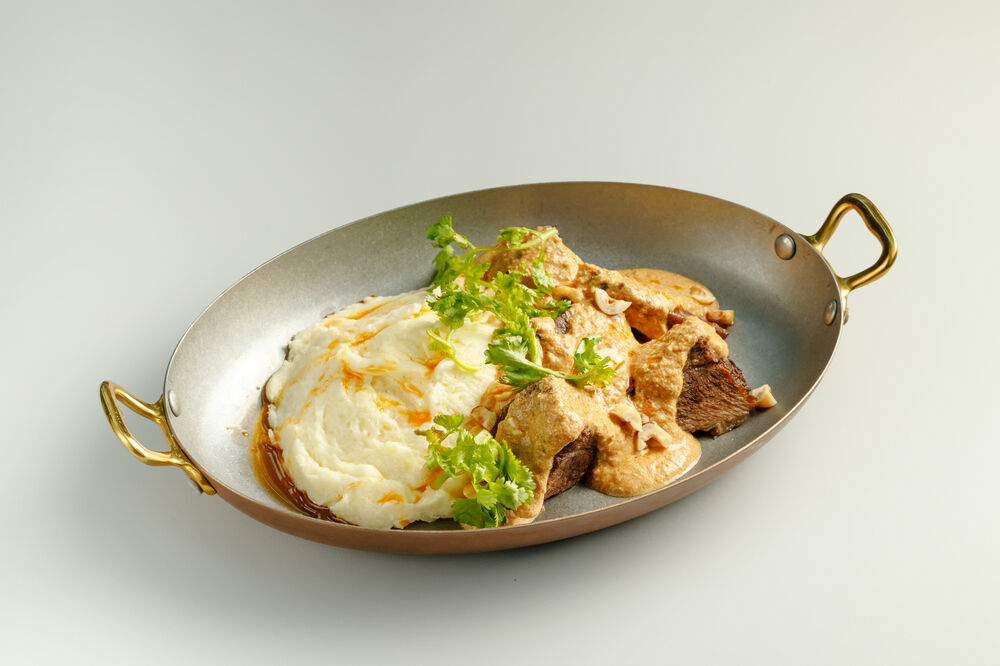 Beef cheeks with Swan elarge