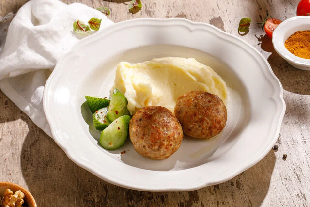 Chicken cutlets with puree