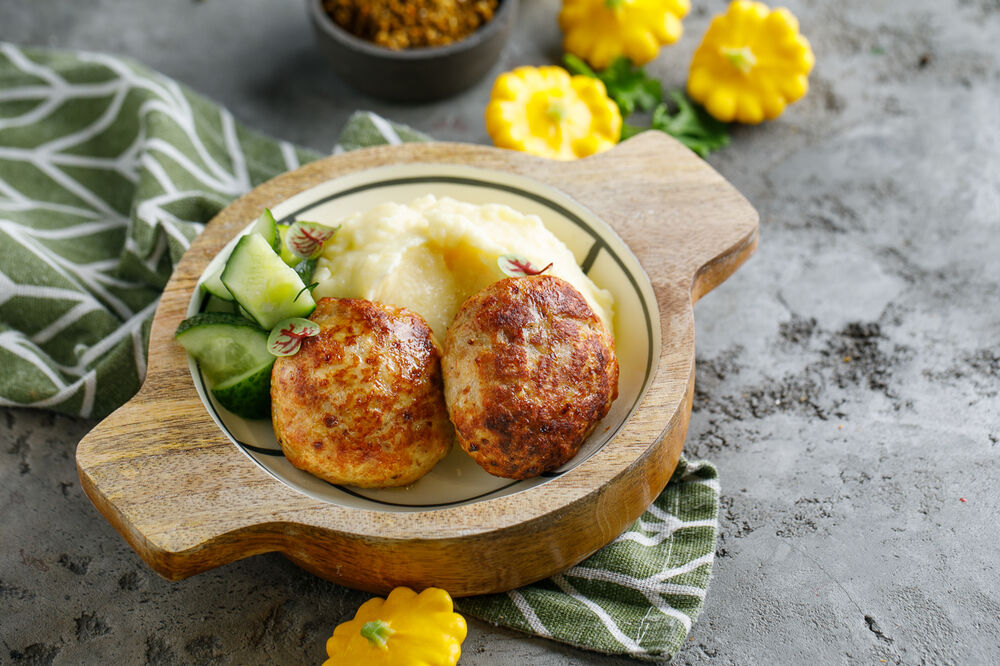  Chicken cutlets with puree