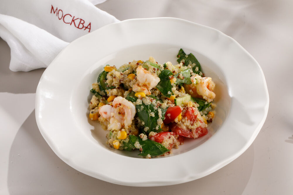 Salad with quinoa and shrimp