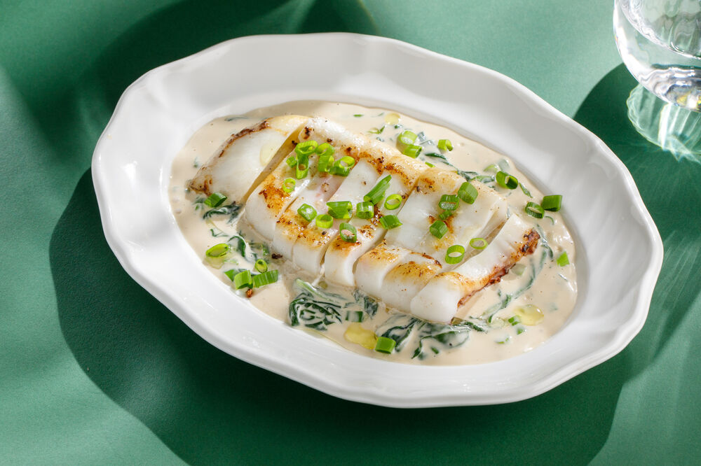 Squid in oyster sauce with spinach