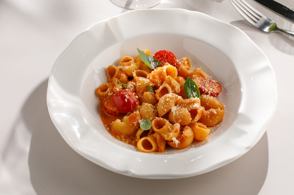 Пипе ригате помидорини