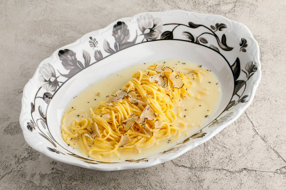 Homemade tagliolini with black truffle