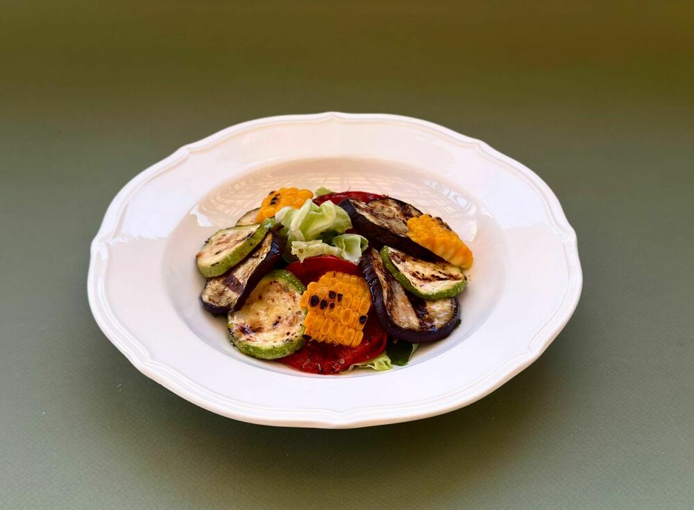 Гриль салат из овощей с лимонным дрессингом 