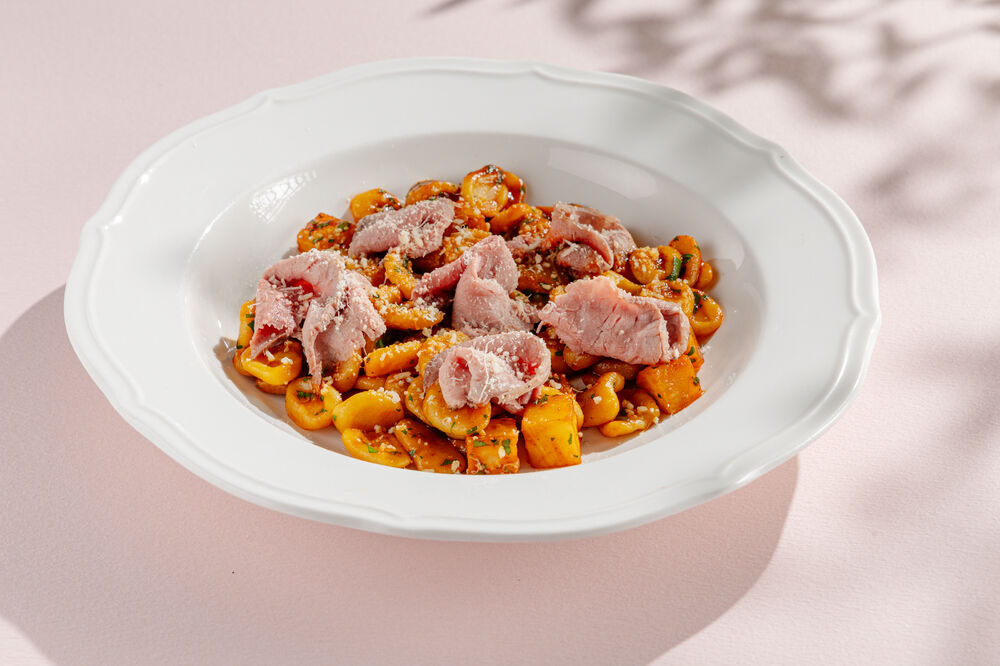 Ньокки с ростбифом и печеным сельдереем 