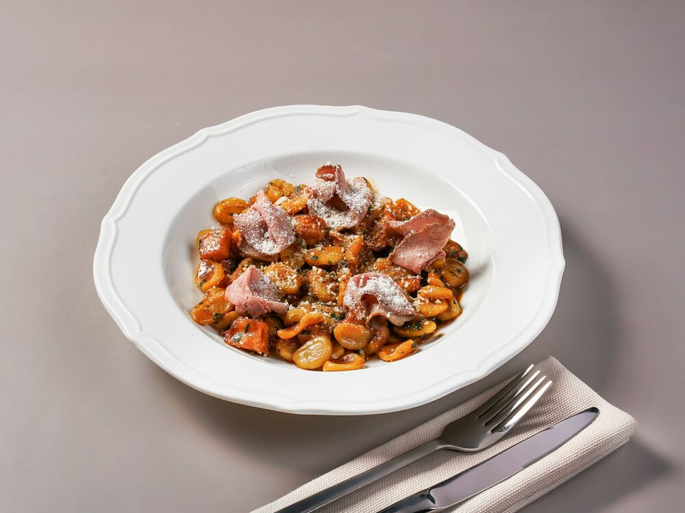 Ньокки с ростбифом и печеным сельдереем 