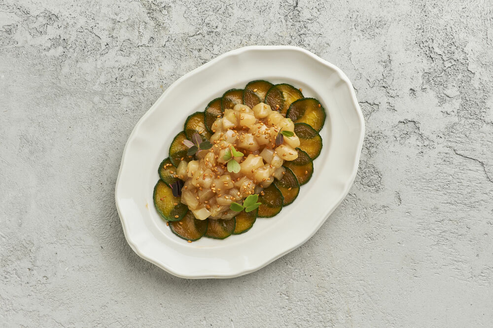 Тартар из гребешка с компресионным огурцом