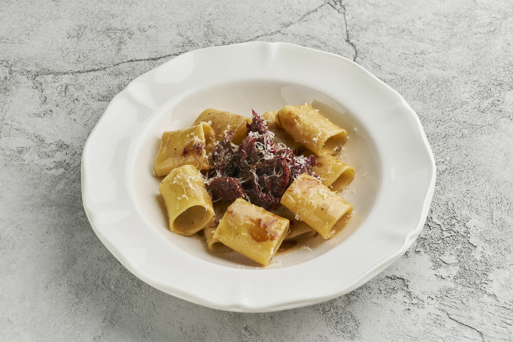 Паккери с томленой говядиной и соусом качо пепе