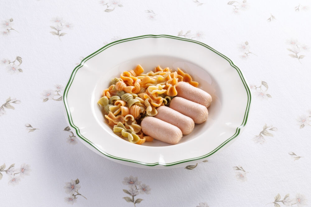 Цветные макарошки с сосисками