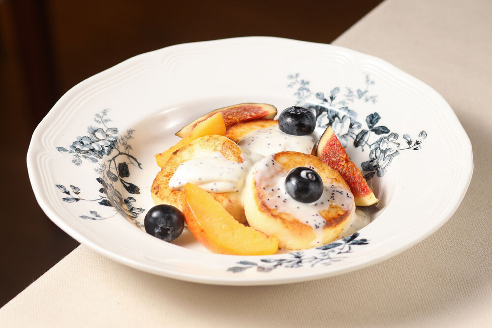 Cottage cheese with creamy poppy sauce and seasonal berries