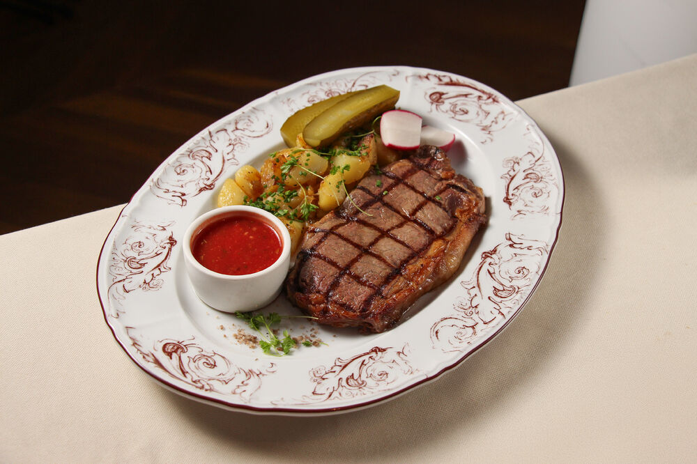 Voronezh striploin with potatoes and homemade adjika
