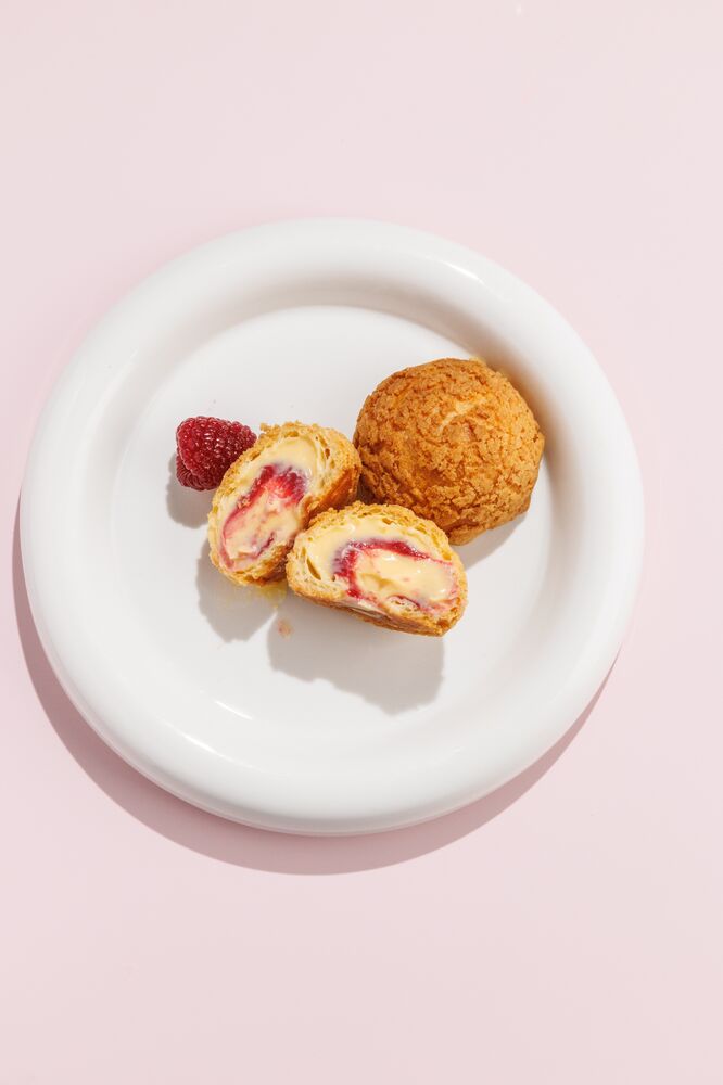 Children's custard buns