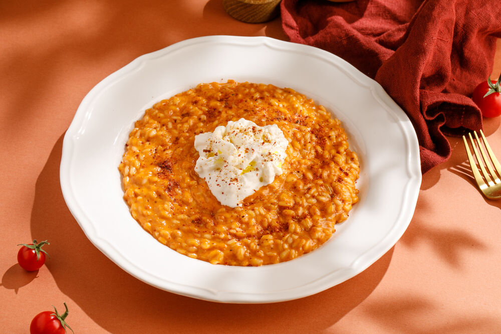 Ризотто с песто из вяленых томатов и страчателлой