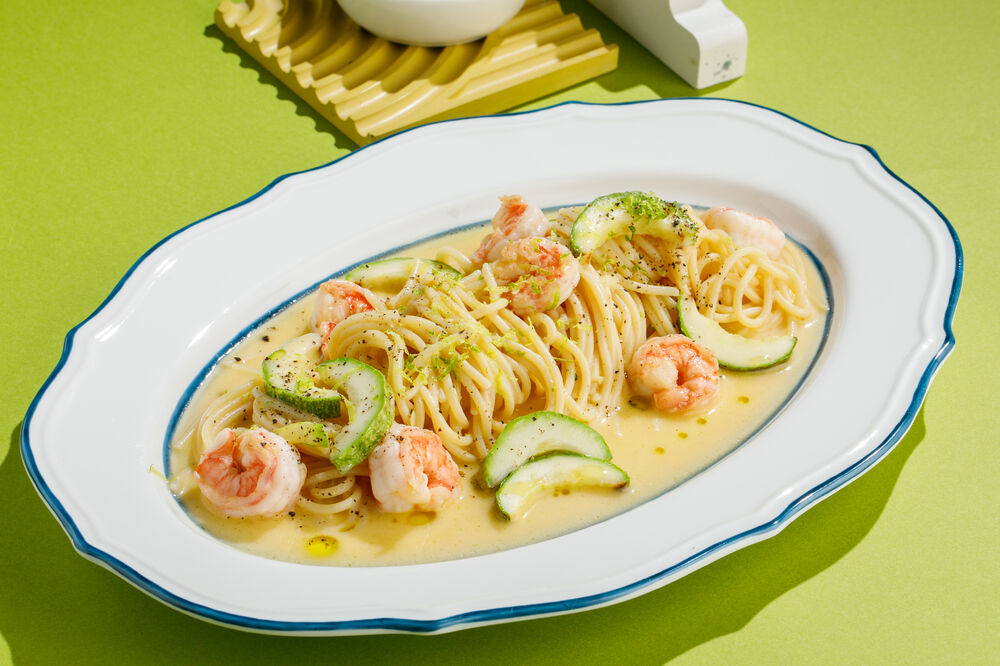 Pasta with zucchini and shrimp