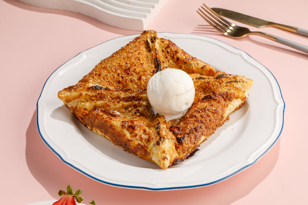 Poppy seed cake with vanilla ice cream