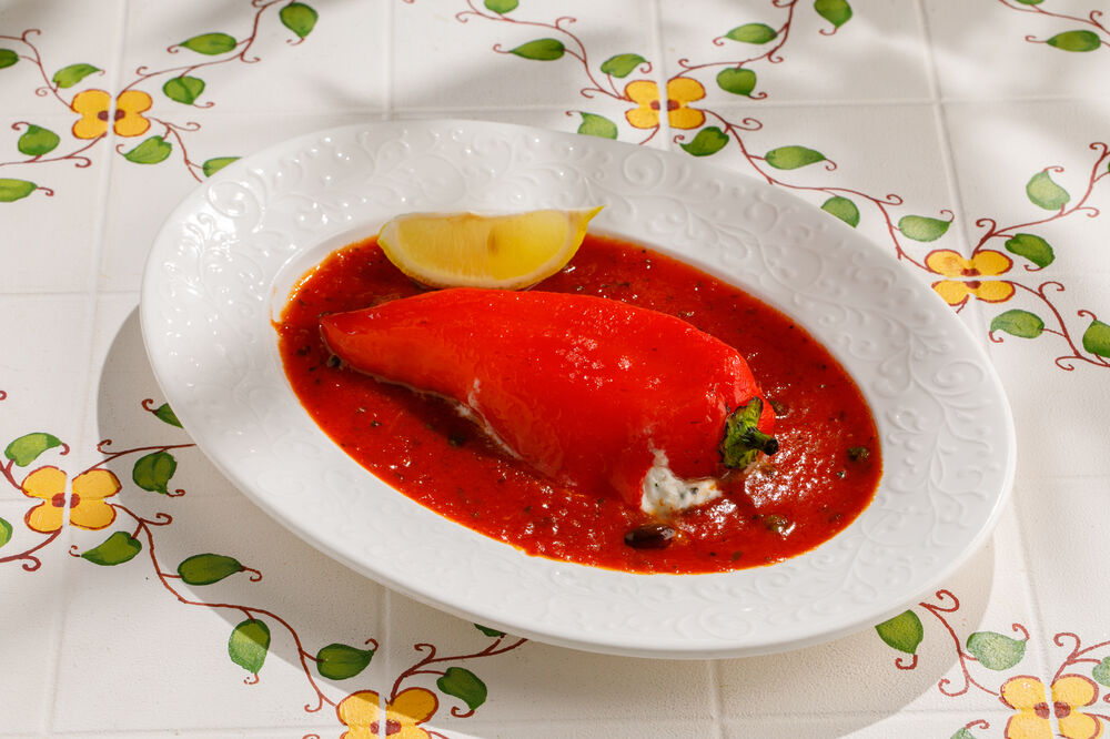 Перец Рамиро с рикоттой и анчоусами