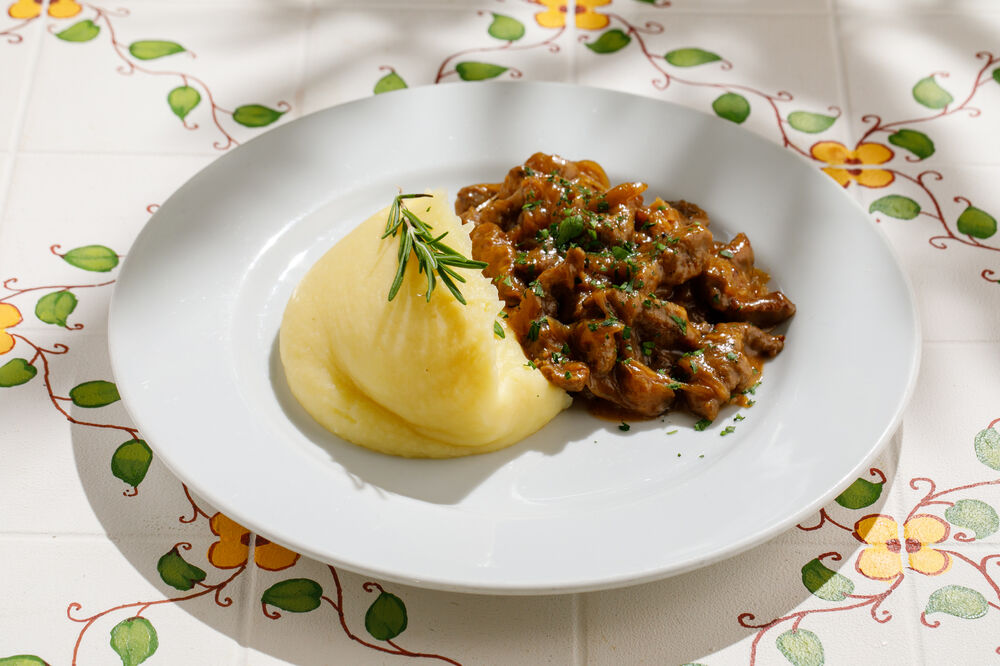 Печень по-венециански с пюре