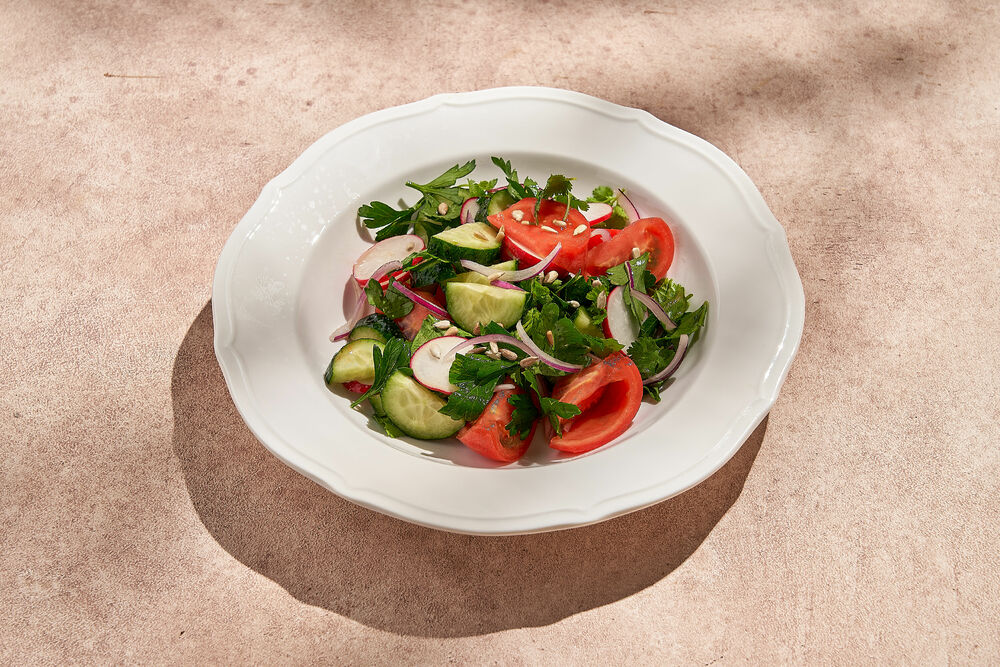 Салат домашний овощной с кахетинским маслом