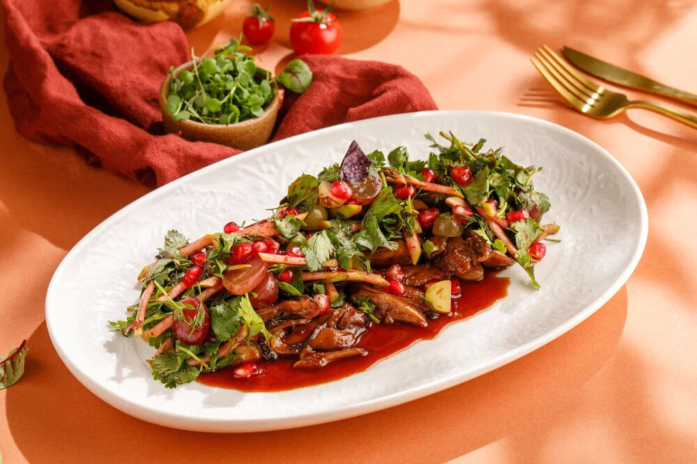 Салат с уткой и яблоками