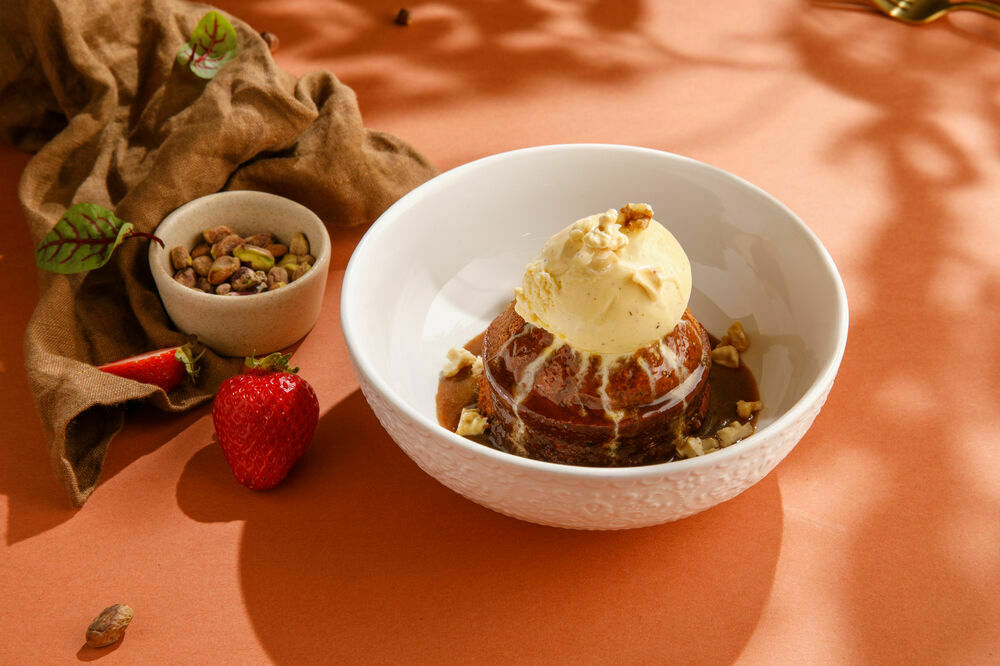 Финиковый пирог с ванильным мороженым