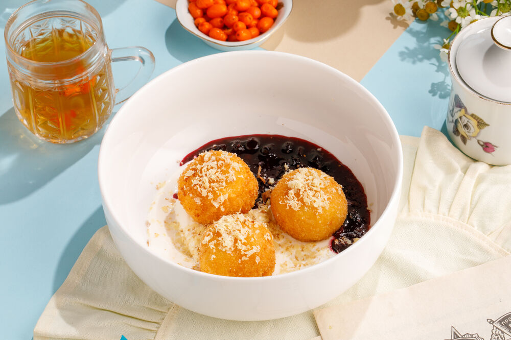 Творожники со сметаной и черникой