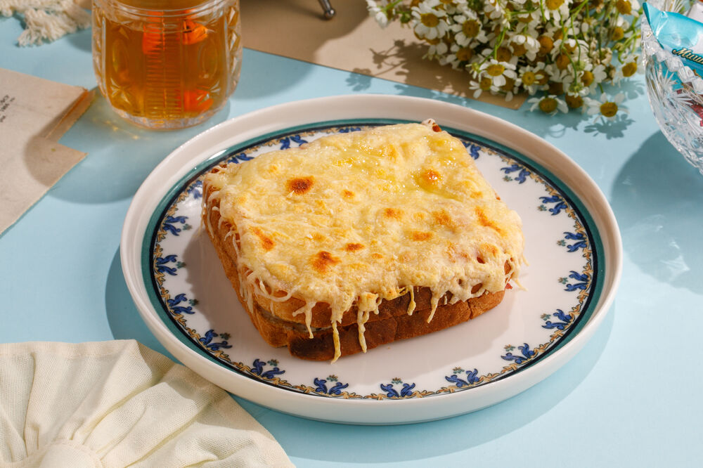 A sandwich with Tambov ham