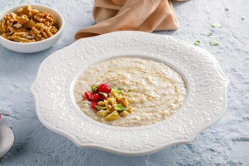  Oatmeal with seasonal berries and walnuts
