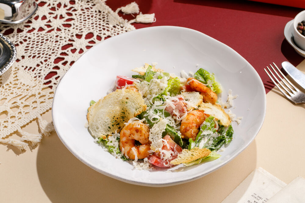 "Caesar" salad with shrimps