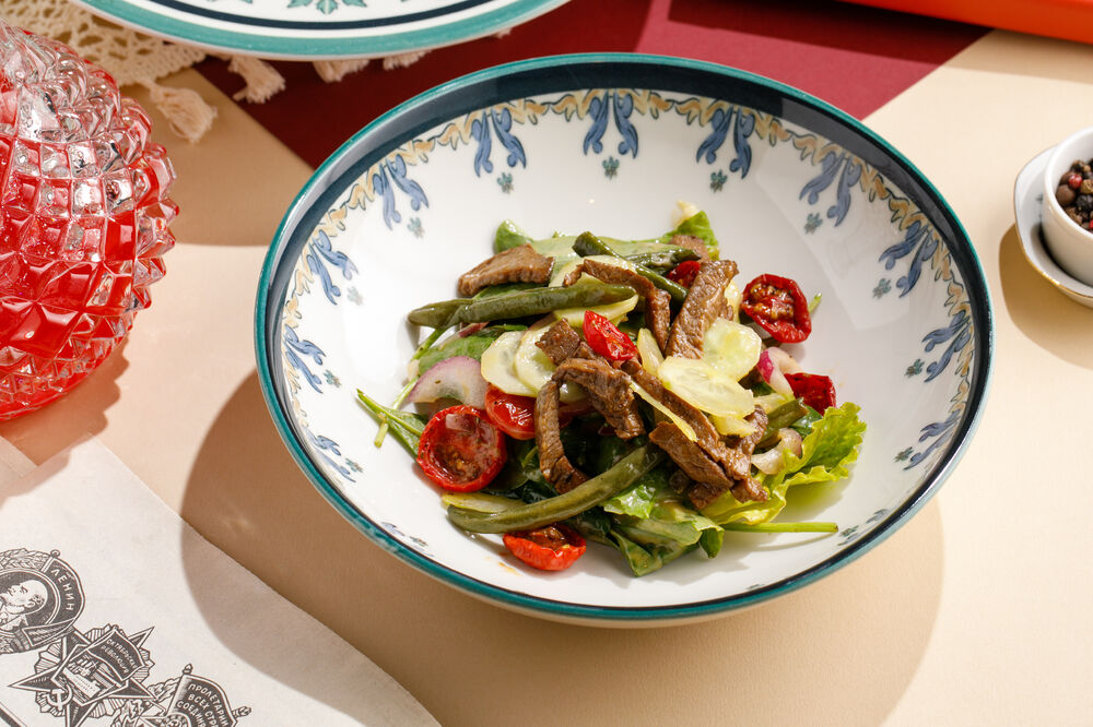 Салат с говядиной и арахисовой заправкой