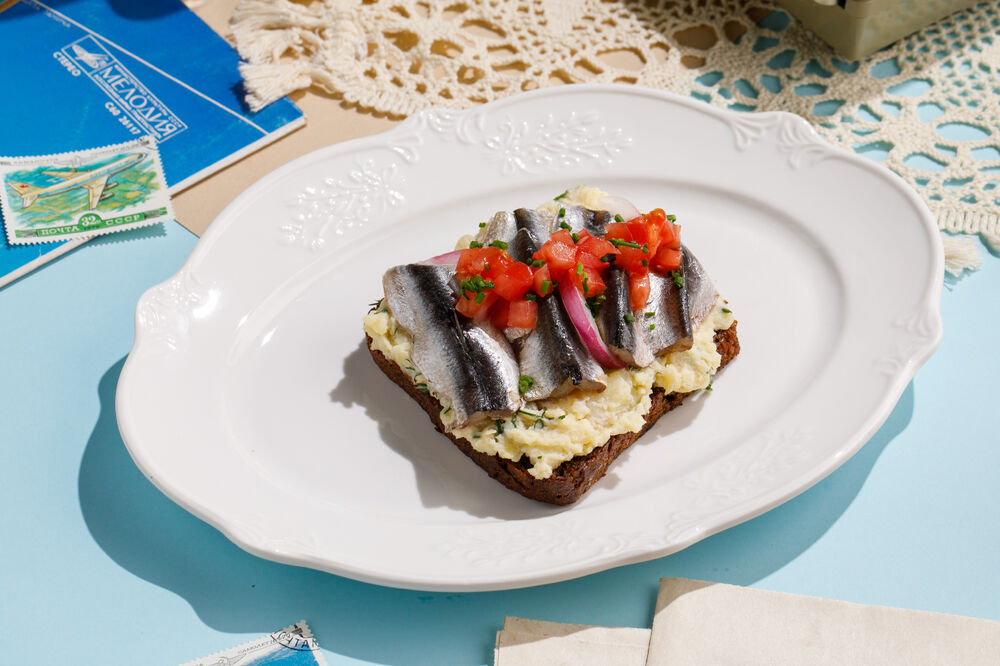 Бутерброд с тюлькой