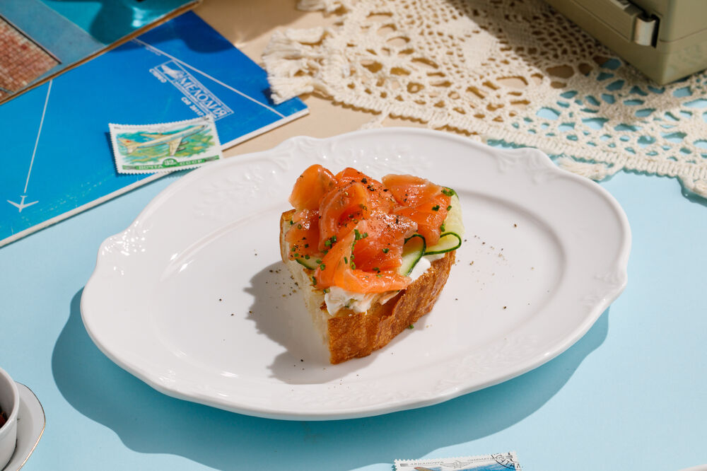 Брускетта с лососем