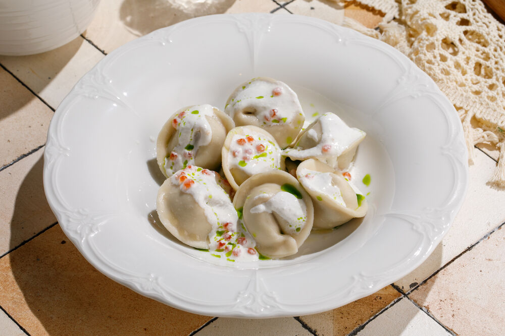 Пельмени с рыбой и красной икрой