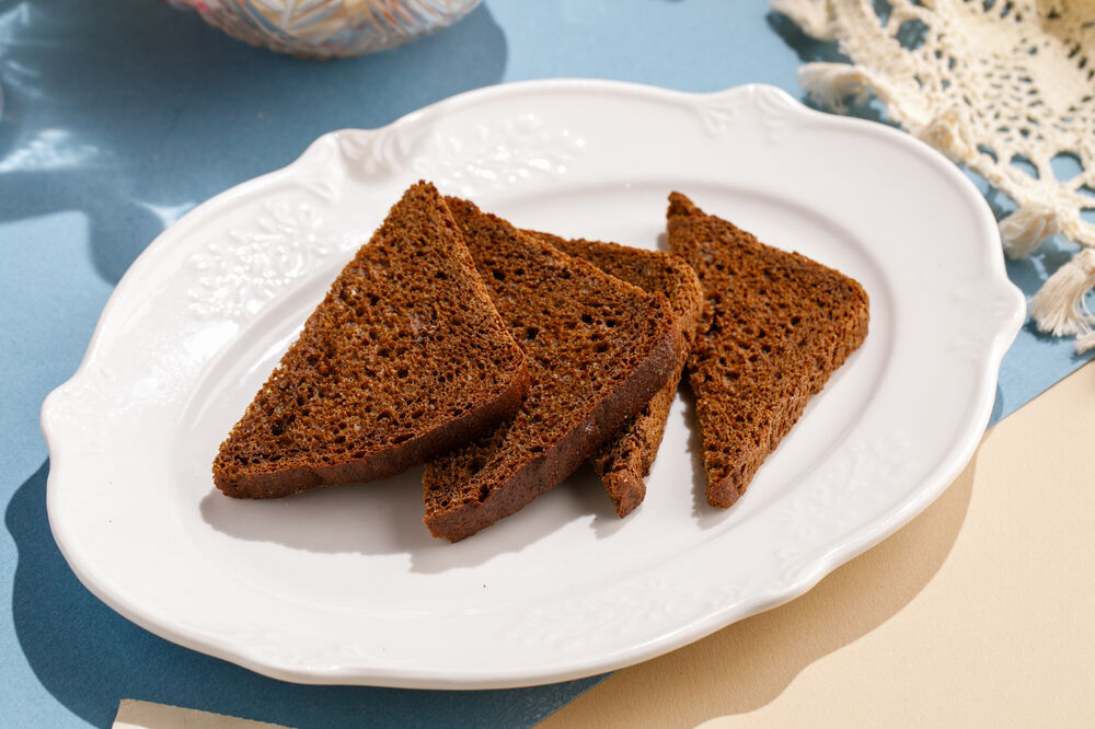 Черный хлеб со злаками