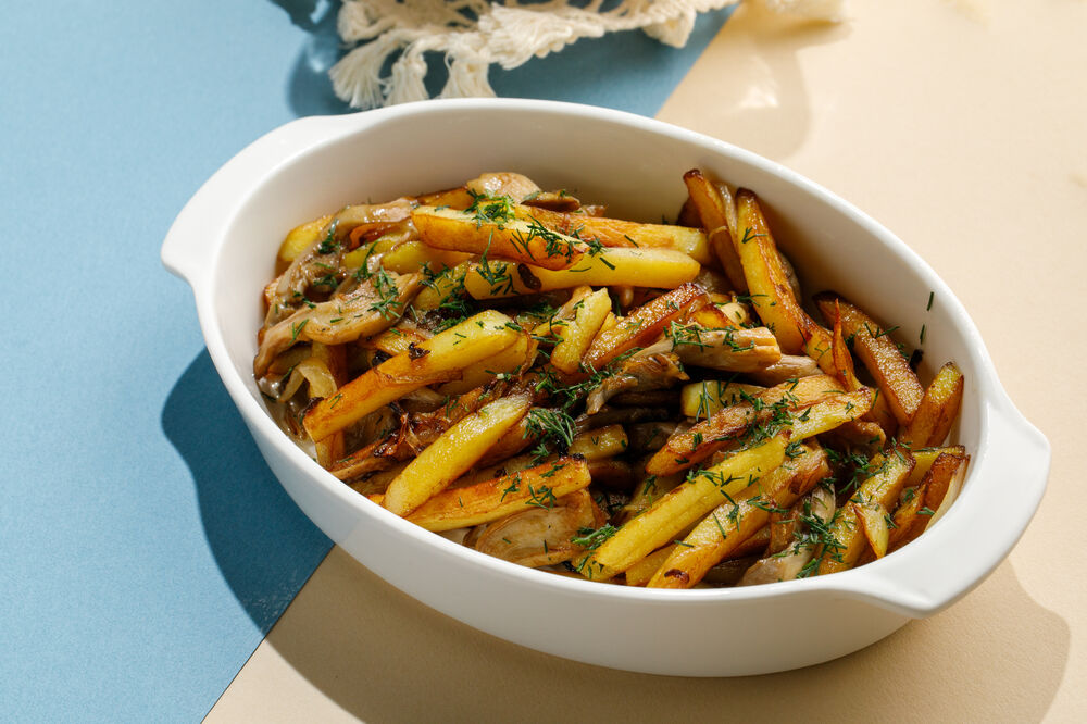 Жареный картофель с сезонными грибами