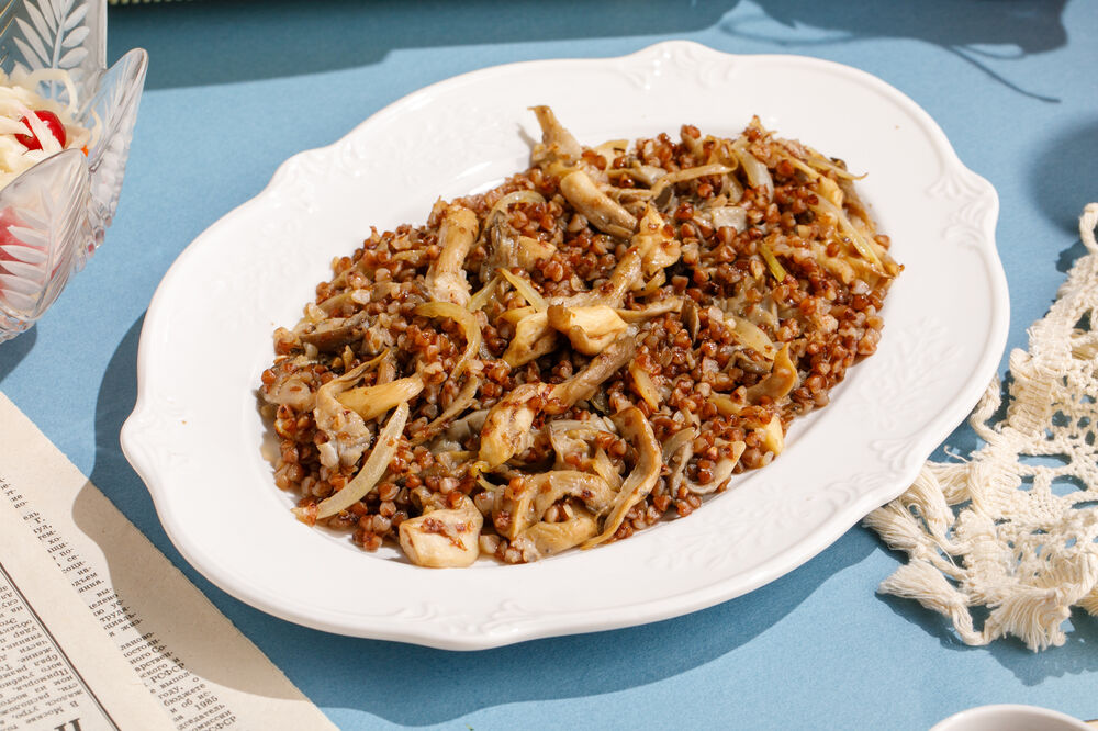 Греча с сезонными грибами