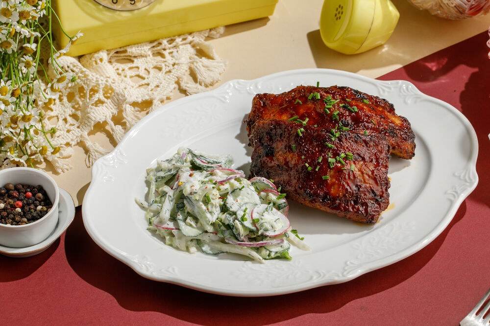 Pork ribs with garden salad