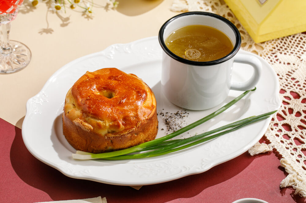 Мясной пирог с бульоном