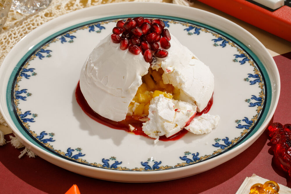 Безе с пюре из тропических фруктов