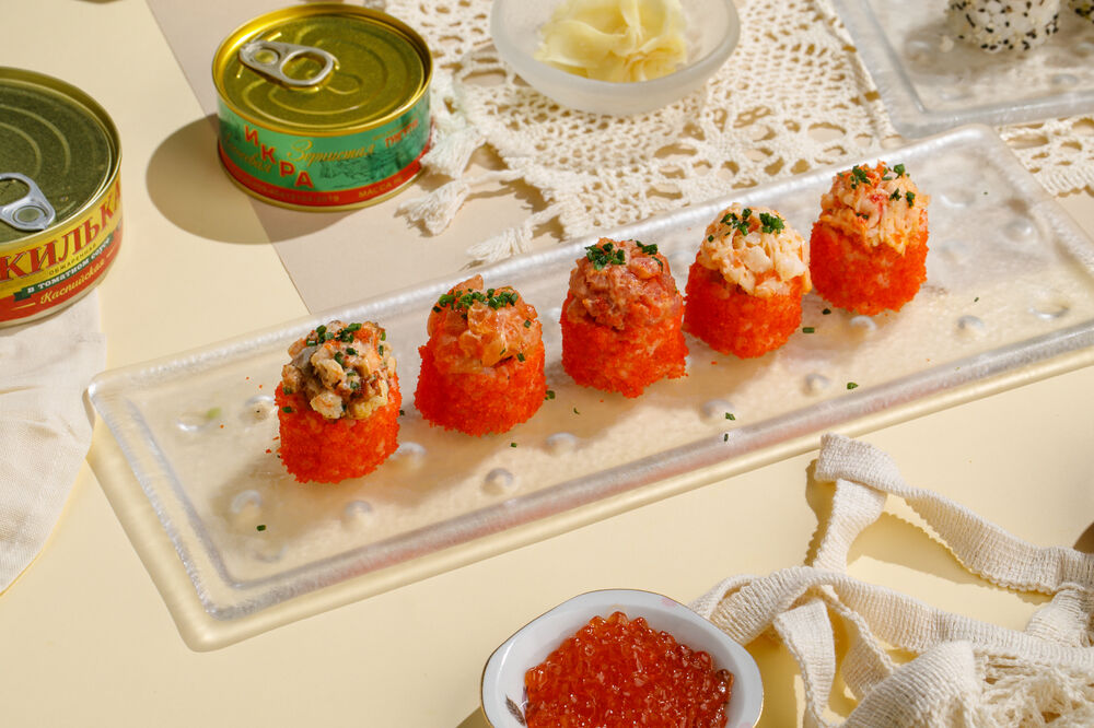 Spicy roll with seafood mix