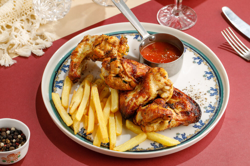 Куриные крылышки с картофелем фри