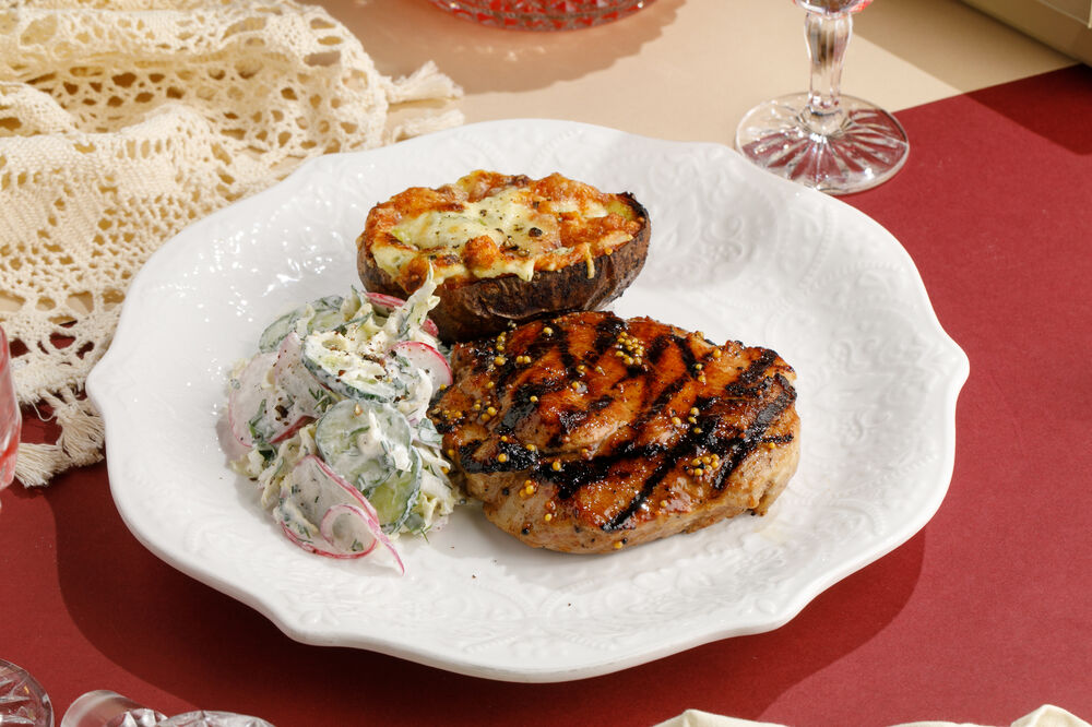 Отбивная из свинины с домашним картофелем