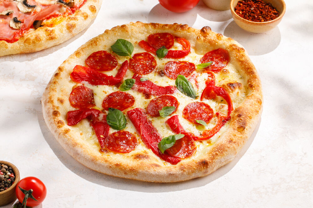 Пицца с Чоризо и запечёным перцем