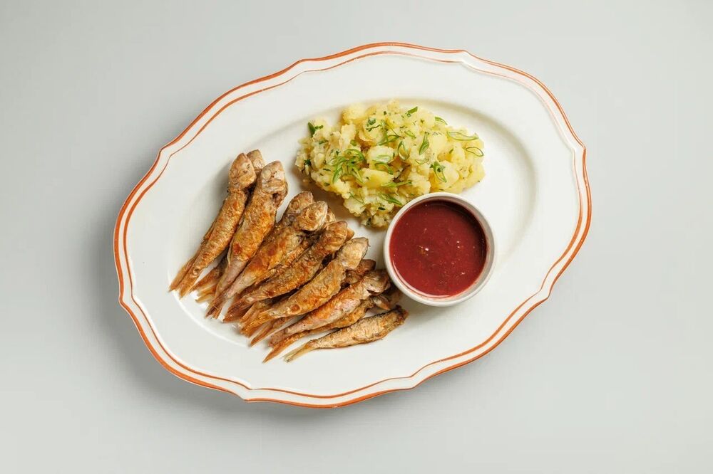  Red mullet with tkemali sauce and mashed potatoes