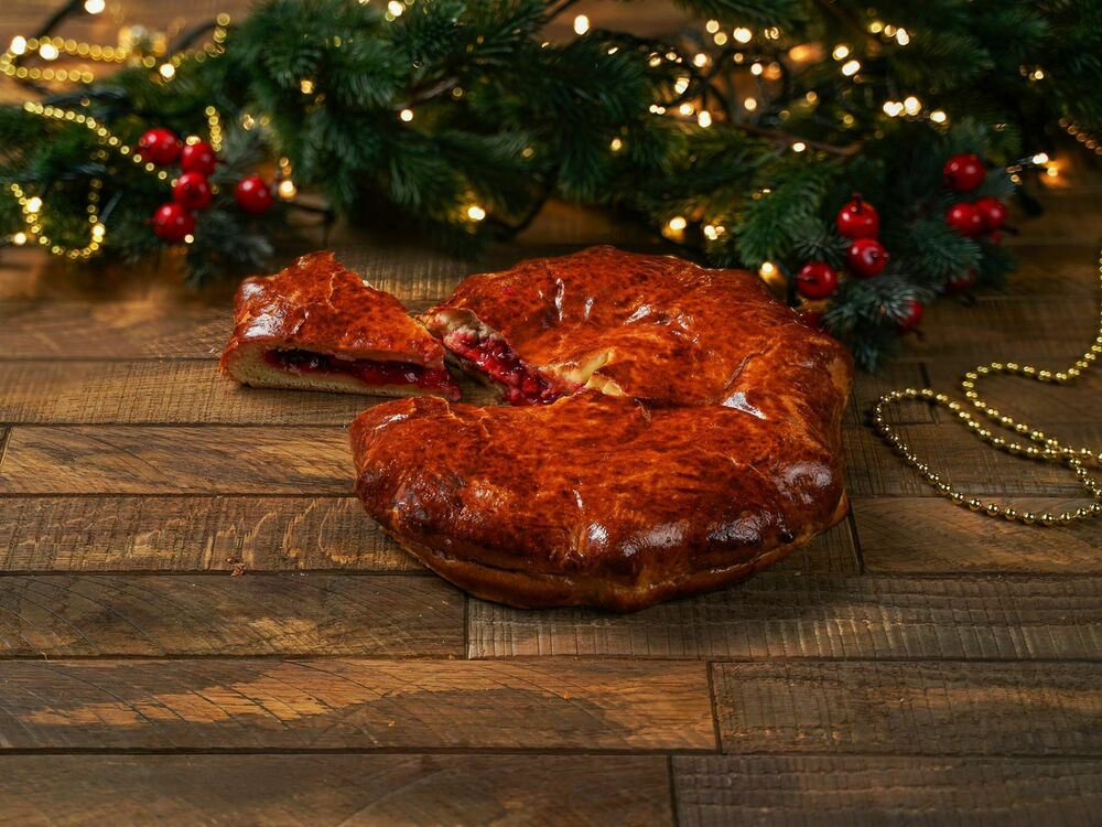 Apple, lingonberry, and cinnamon pie 1 kg