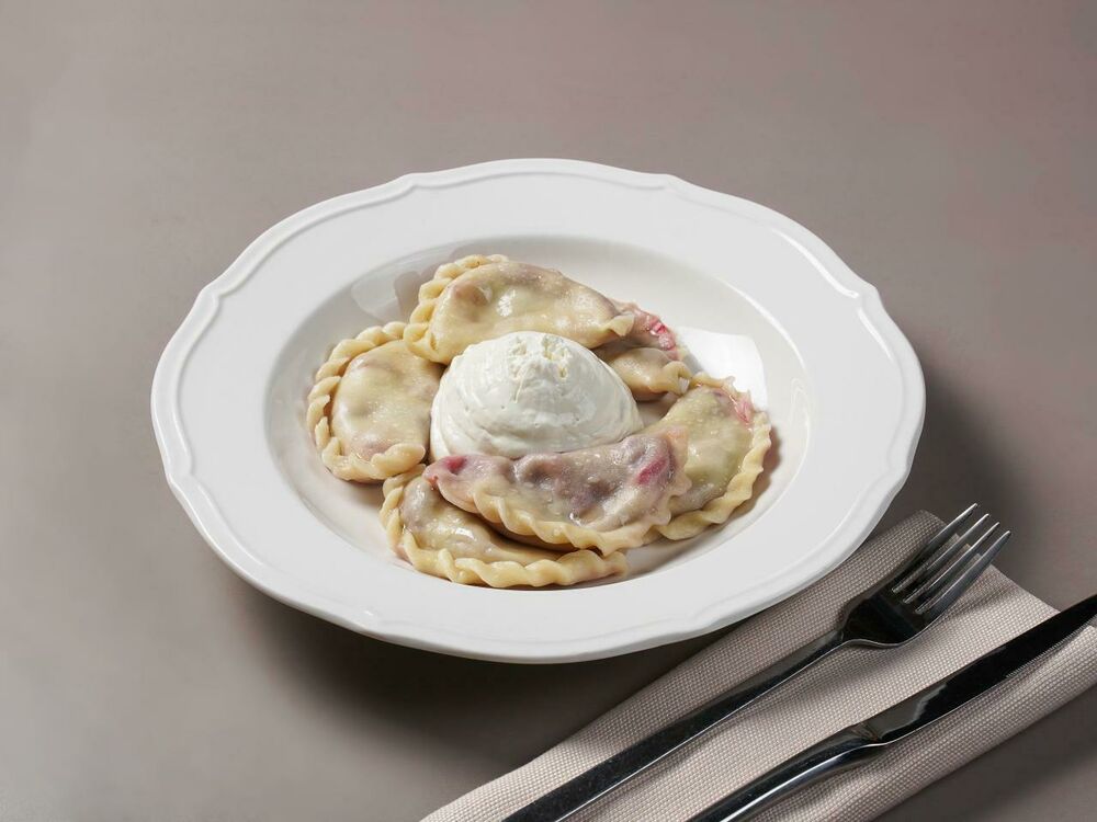 Вишневые вареники с муссом из ряженки