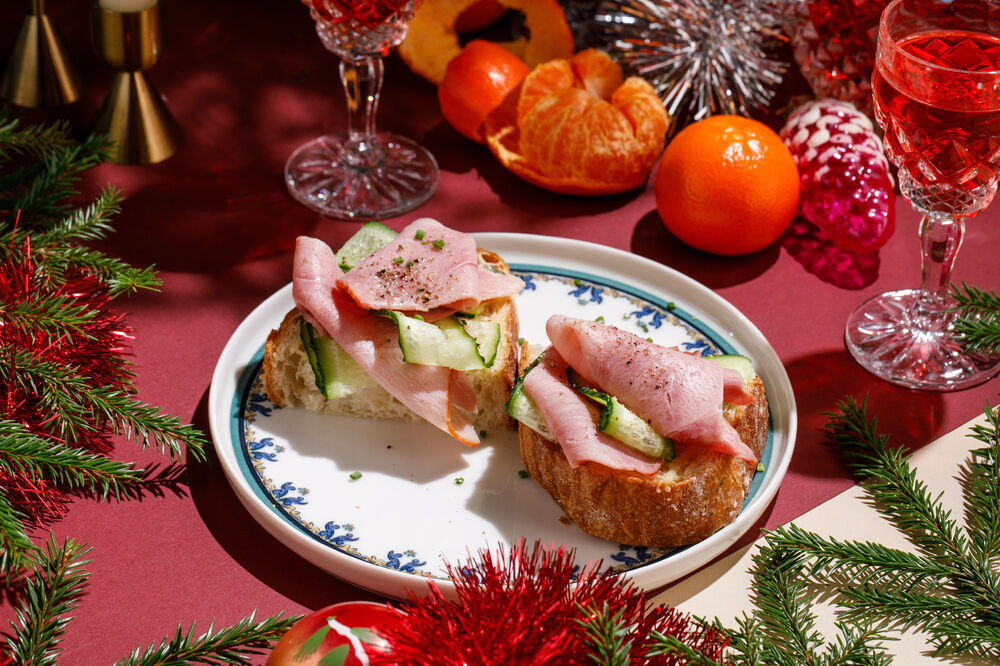 Брускетты с тамбовским окороком 