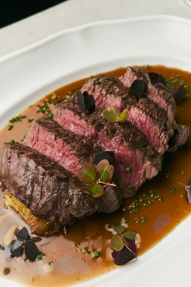 Стейк из вырезки с соусом шалот